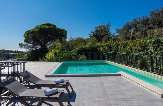 Lovely apartment for 4 people with hot tub, pool, WIFI, TV and patio