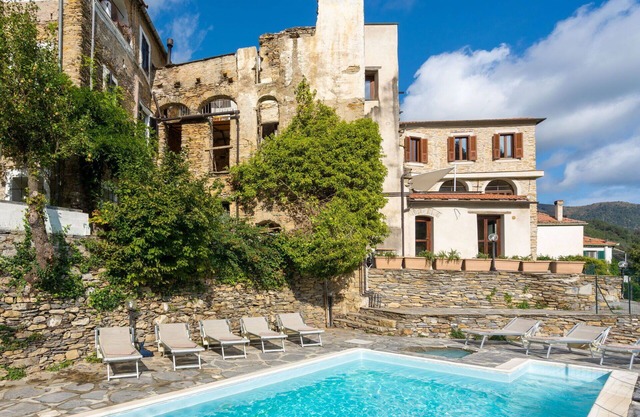 Lovely apartment for 6 people with pool, WIFI, patio, pets allowed and panoramic view