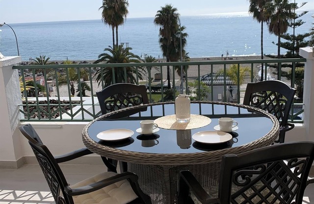 'Lovely Apartment At the Beach' with Sea View, Wi-Fi, A/C, Balcony & Terrace