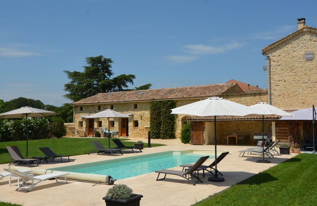 Lovely apartment for 6 guests with pool, WIFI, TV, terrace and parking