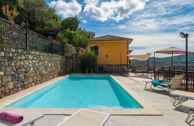 Lovely apartment for 6 people with pool, WIFI, TV, patio and panoramic view