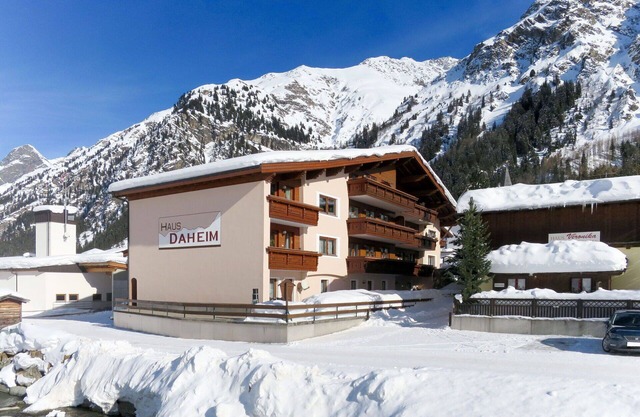 Lovely apartment for 5 guests with WIFI, TV, terrace, pets allowed and parking