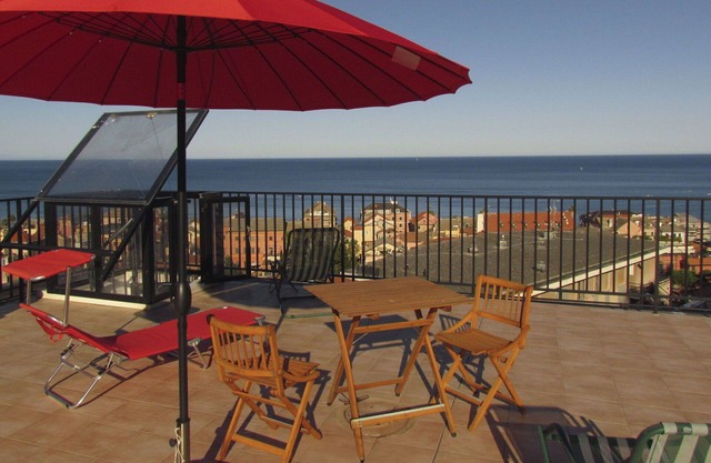 Lovely apartment for 6 people with A/C, WIFI, terrace, pets allowed and panoramic view