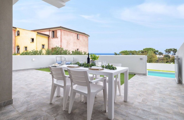 Lovely apartment for 6 guests with pool, WIFI, A/C, TV, patio and pets allowed