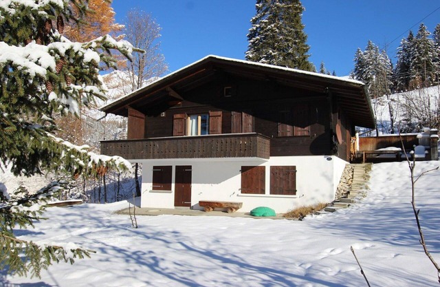 Lovely apartment for 10 guests with WIFI, TV and balcony