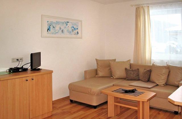 Lovely apartment for 4 guests with WIFI, TV, terrace, pets allowed and parking