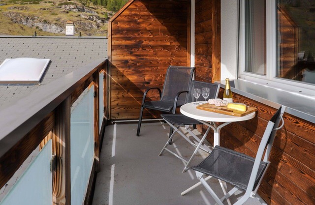 Lovely apartment for 4 people with WIFI, TV and balcony
