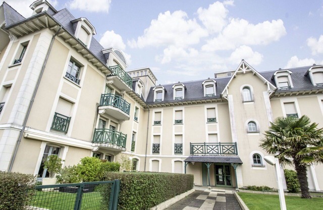 Lovely apartment for 4 guests with WIFI, TV, patio and pets allowed