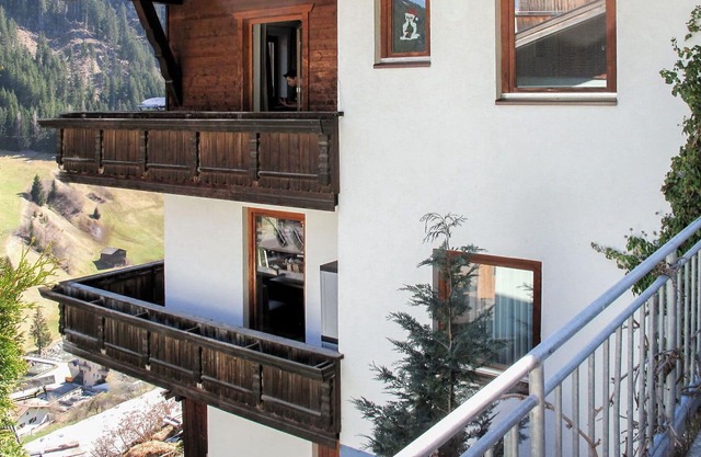 Lovely apartment for 5 guests with WIFI, TV, balcony, pets allowed and parking