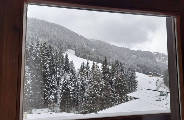 Lovely apartment for 6 people with WIFI, TV and balcony
