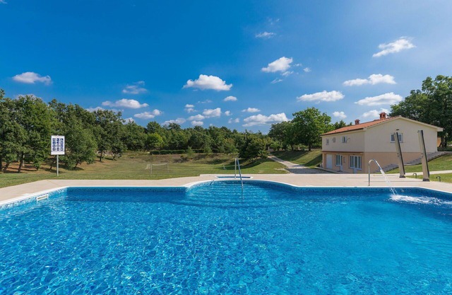 Lovely apartment for 8 people with pool, WIFI, A/C, TV and terrace