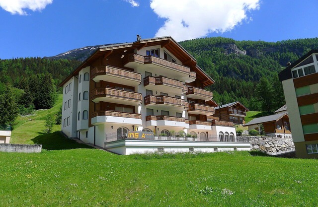 Lovely apartment for 8 people with WIFI, hot tub, TV, balcony and parking