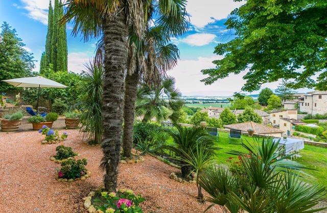 Lovely apartment for 3 people with WIFI, TV, patio, pets allowed and panoramic view