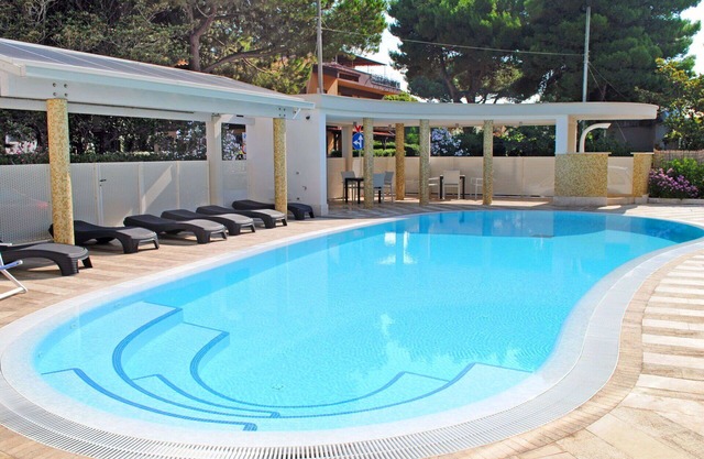 Lovely apartment for 5 people with pool, WIFI, A/C, TV, balcony and pets allowed