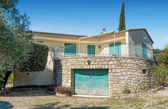 Lovely apartment in Ginasservis