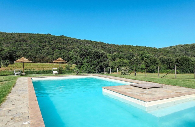 Lovely apartment in villa for 4 people with pool, WIFI, TV, patio and pets allowed