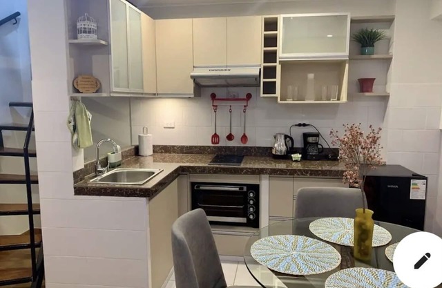 Lovely Apartment in great location, close to shopping, parks, beaches and more!