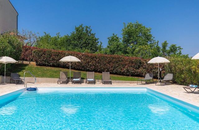 Lovely apartment in villa for 6 people with A/C, WIFI, pool, TV, terrace and panoramic view
