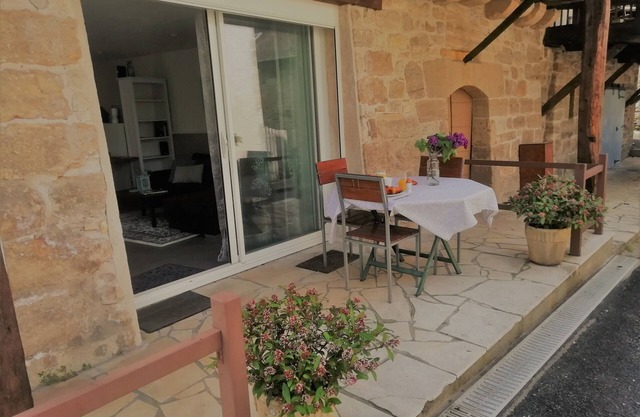 Lovely appartement very close to communal swimming pool, restaurant/little shop.