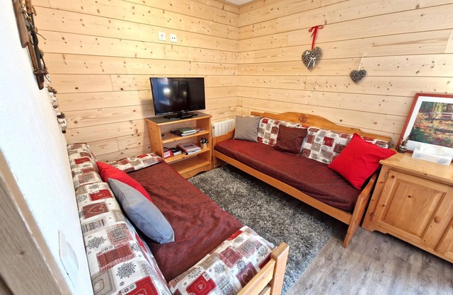 Lovely apt for 8, 3 bedrms, central Valfréjus