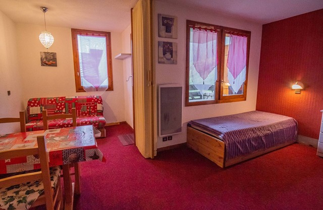 Lovely Apt with Mountain View, 100m from Slopes, Pet-Friendly