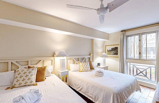 Lovely Baytowne Wharf studio w/pool, hot tub, tennis, patio, W/D & beach access