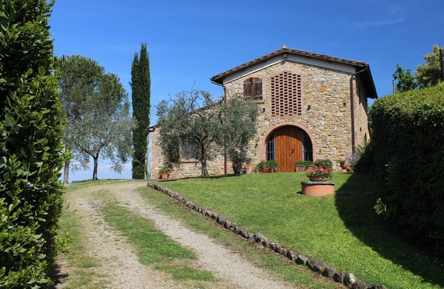 LOVELY COLONIC HOUSE WITH GARDEN