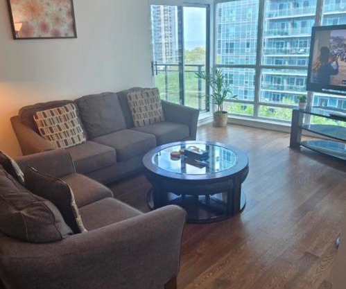 Lovely condo near Lake Ontario