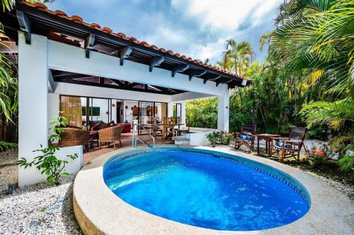 Lovely Condo w - Private Pool