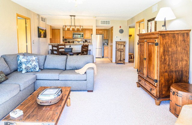 Lovely Condo with Mountain/Lake View’s in Heart of Frisco