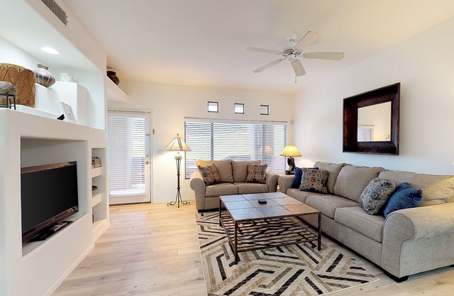 Lovely condo with patio, desert views, pool, hot tub & gym