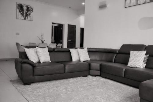 Lovely & cozy 3 bedroom with pool