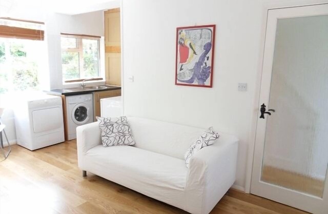 lovely garden studio flat sleeps up to 4 people