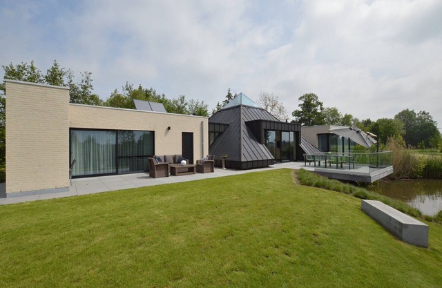 Lovely holiday home 'Walleken' with a pond