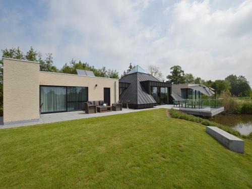 Lovely holiday home 'Walleken' with a pond