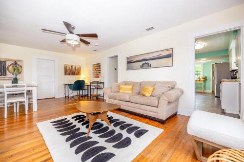 Lovely Home Away From Home - Entire House!