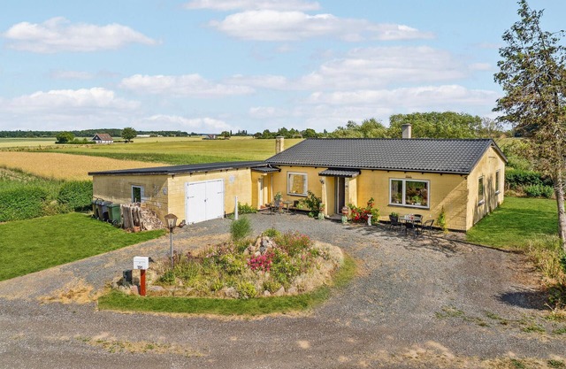 Lovely home in Bandholm with kitchen