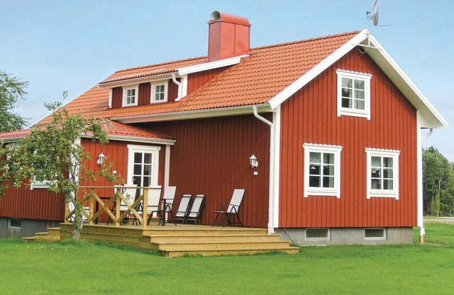 Lovely home in Bolmsö with sauna