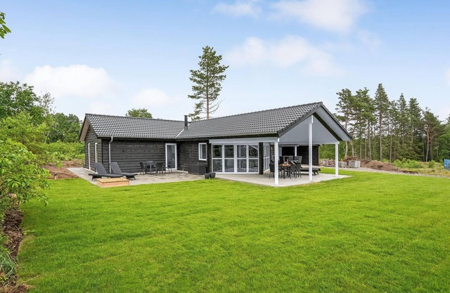Lovely home in Ebeltoft with sauna