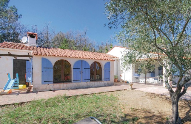 Lovely home in Bagnols en Foret