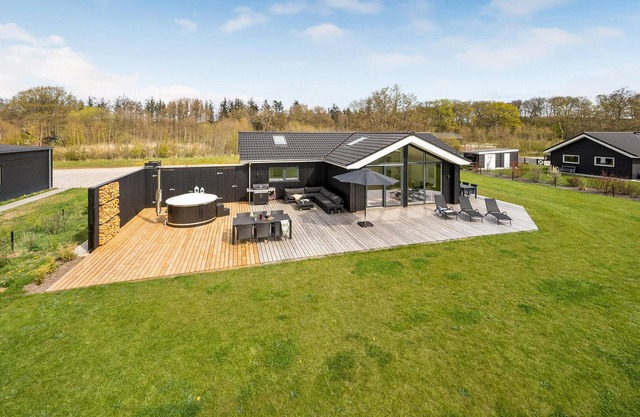Lovely home in Glesborg with kitchen