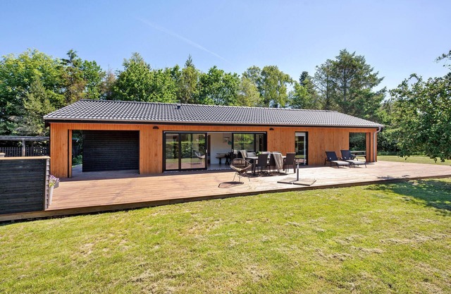 Lovely home in Grenaa with WiFi