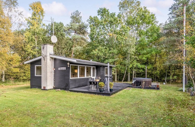 Lovely home in Hadsund with kitchen