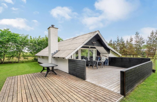 Lovely home in Hurup Thy with kitchen