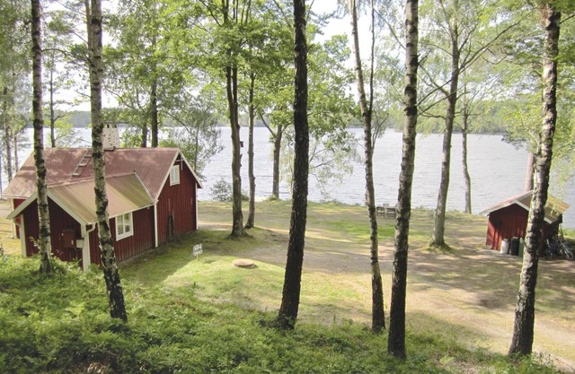 Lovely home in Hyltebruk with WiFi