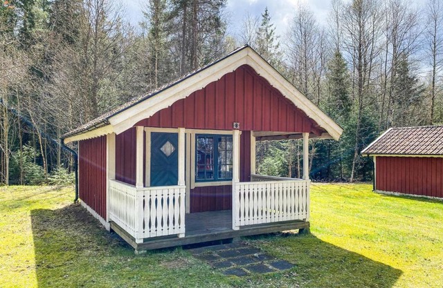 Lovely Home In Jälluntofta With Sauna