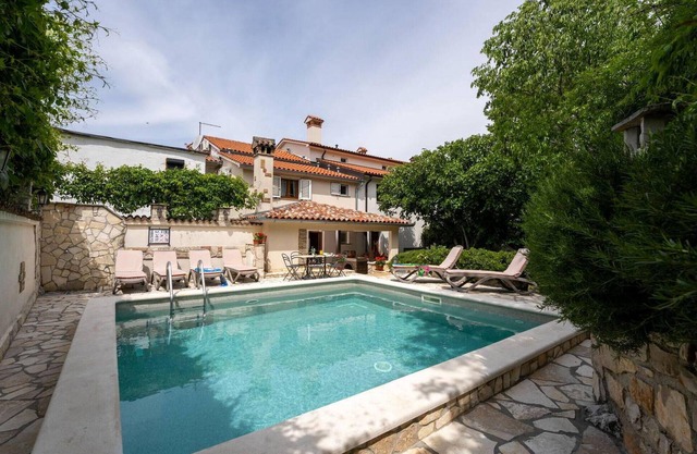 Lovely home in Krsan with WiFi