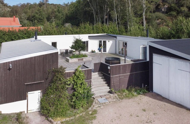 Lovely home in Lysekil with sauna