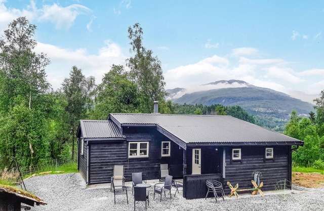 Lovely home in Norheimsund with WiFi