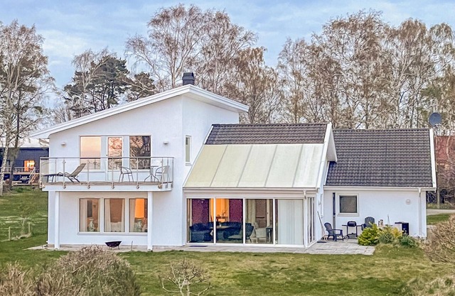 Lovely home in Nybrostrand with kitchen